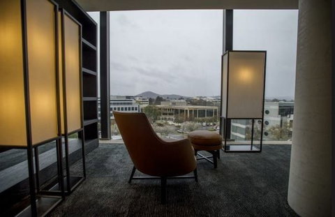 Little National Hotel - Accommodation Whitsundays 2