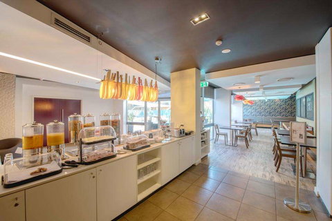 Royal Pacific Hotel - Accommodation Whitsundays 1