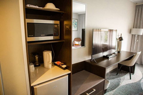 Royal Pacific Hotel - Accommodation Whitsundays 3