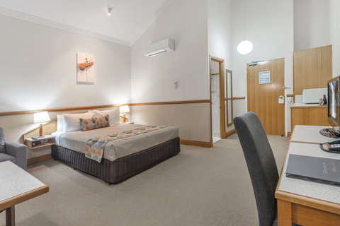 The Airport International Motel - Accommodation Whitsundays 4
