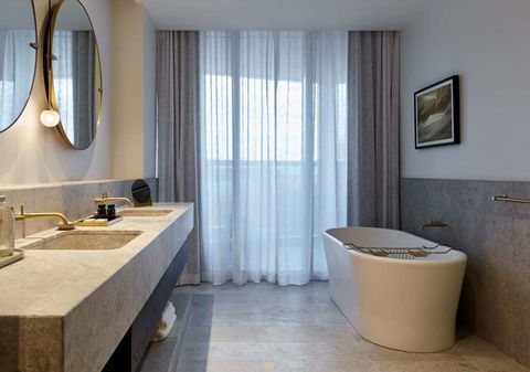 Eos By SkyCity - Accommodation Whitsundays 3