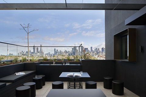 Lanbruk Apartment Hotel-Richomnd Hill - Accommodation Whitsundays 0