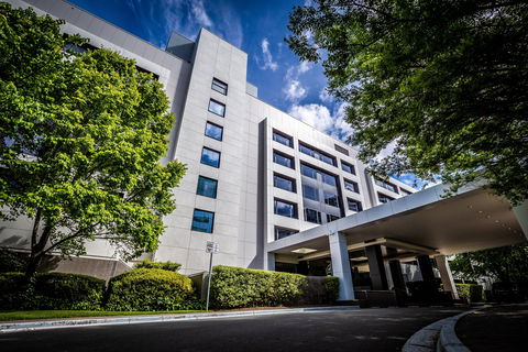 Crowne Plaza Canberra - Accommodation Whitsundays 1