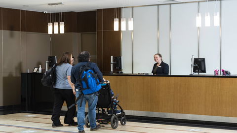 Crowne Plaza Canberra - Accommodation Whitsundays 3