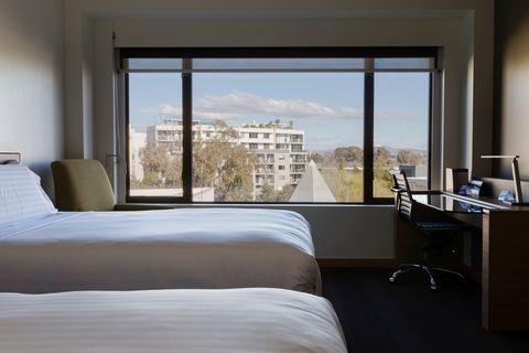 Crowne Plaza Canberra - Accommodation Whitsundays 4