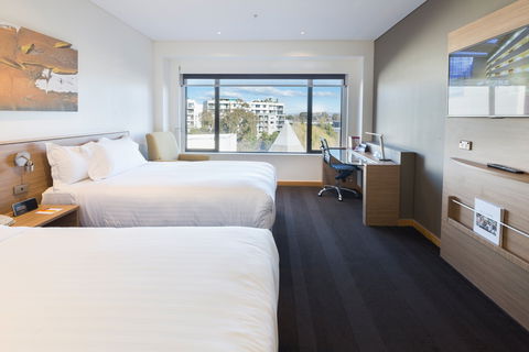 Crowne Plaza Canberra - Accommodation Whitsundays 6