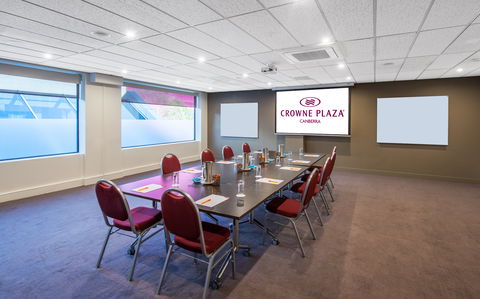 Crowne Plaza Canberra - Accommodation Whitsundays 8