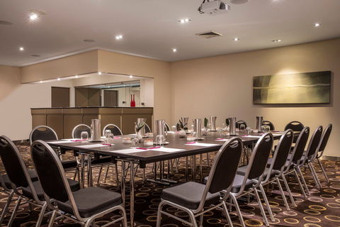 Crowne Plaza Canberra - Accommodation Whitsundays 10