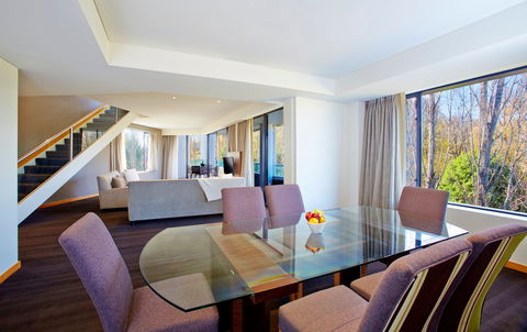 Crowne Plaza Canberra - Accommodation Whitsundays 13