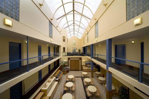 Capital Executive Apt Hotel Canberra - Accommodation Whitsundays 1