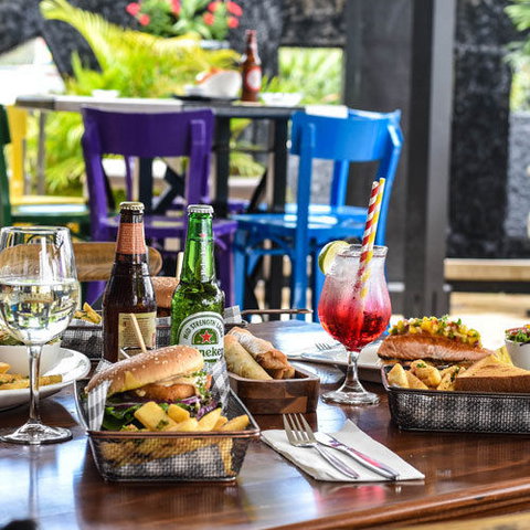 Alexandra Hills Hotel - Accommodation Whitsundays 9