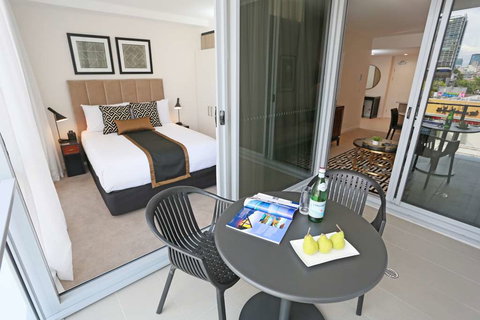 Alex Perry Hotel and Apartments - Accommodation Whitsundays 2