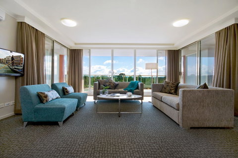 Pacific Suites Canberra - Accommodation Whitsundays 1