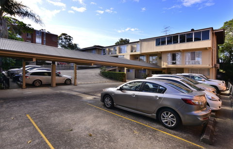 Twin Towers Inn - Accommodation Whitsundays 1