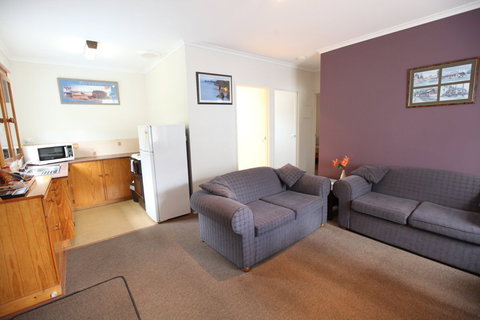 The Fox & Hounds Inn - Accommodation Whitsundays 1