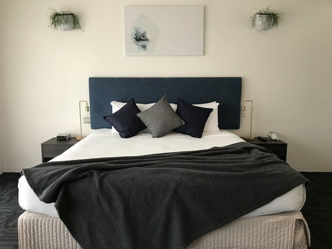 The Clan Lakeside Lodge - Accommodation Whitsundays 1