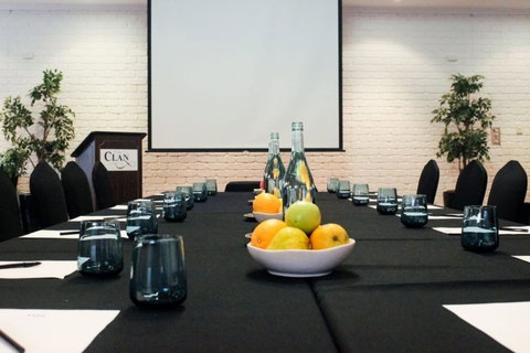 The Clan Lakeside Lodge - Accommodation Whitsundays 2