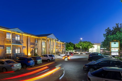 Adelaide Inn - Accommodation Whitsundays 0