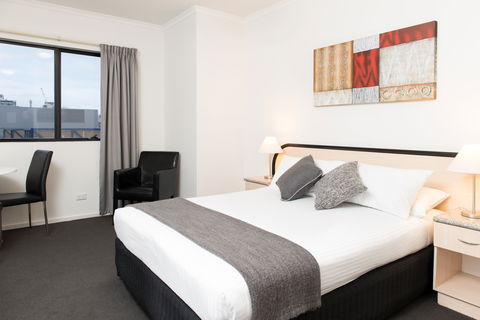 Adelaide Riviera Hotel - Accommodation Whitsundays 2