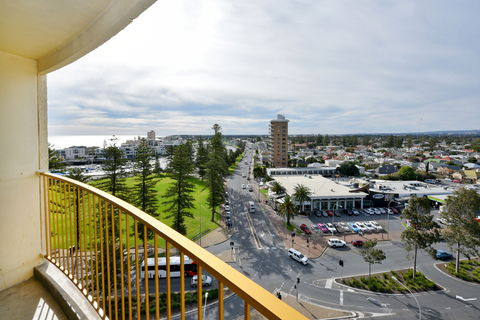 Atlantic Tower Motor Inn - Accommodation Whitsundays 1