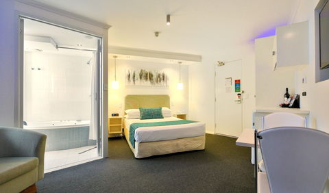Atlantic Tower Motor Inn - Accommodation Whitsundays 2
