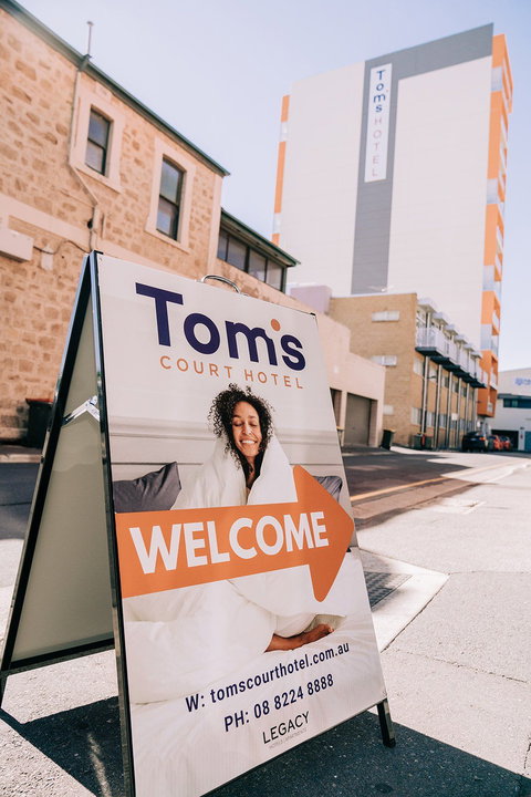 Tom's Court Hotel - Accommodation Whitsundays 2