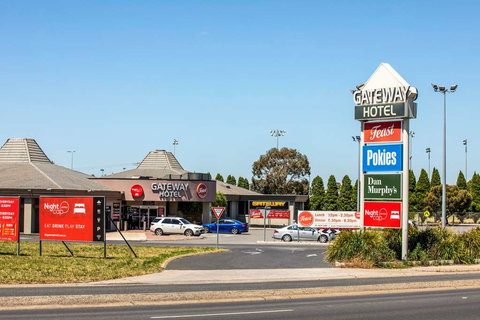 Nightcap at Gateway Hotel - Accommodation Whitsundays 1