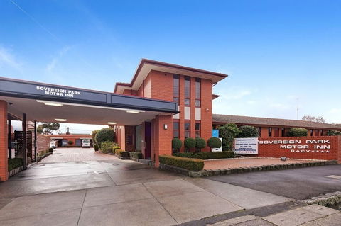 Sovereign Park Motor Inn - Accommodation Whitsundays 0