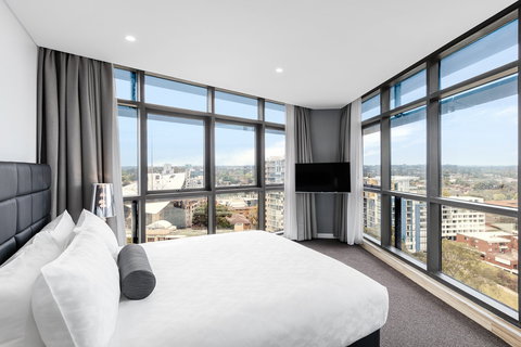Meriton Suites Church Street, Parramatta - Accommodation Whitsundays 3