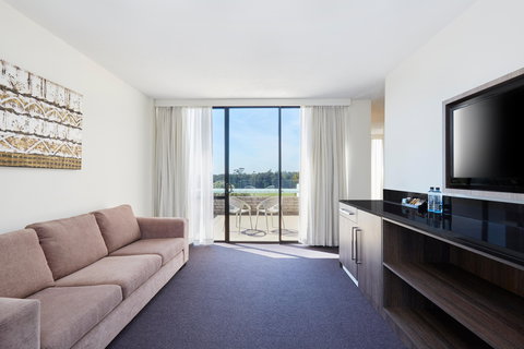 Holiday Inn Warwick Farm - Accommodation Whitsundays 11