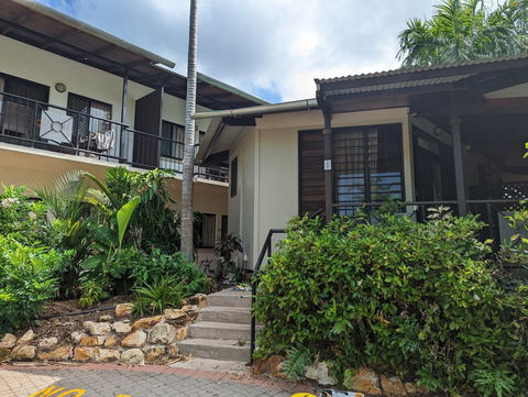 Palms City Resort - Accommodation Whitsundays 0