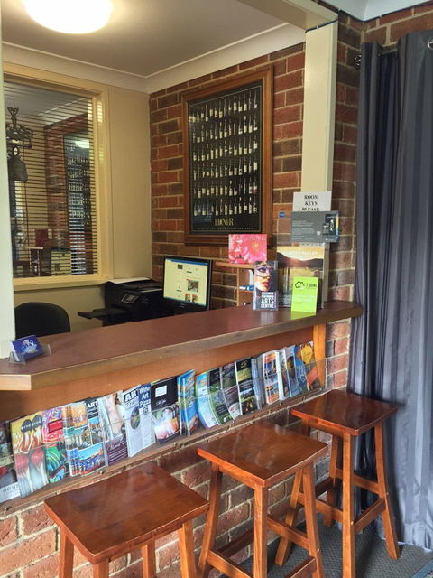 The Aussie Rest Motel - Accommodation Whitsundays 1