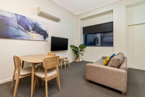 Terminus Apartment Hotel, Ascend Coll - Accommodation Whitsundays 2