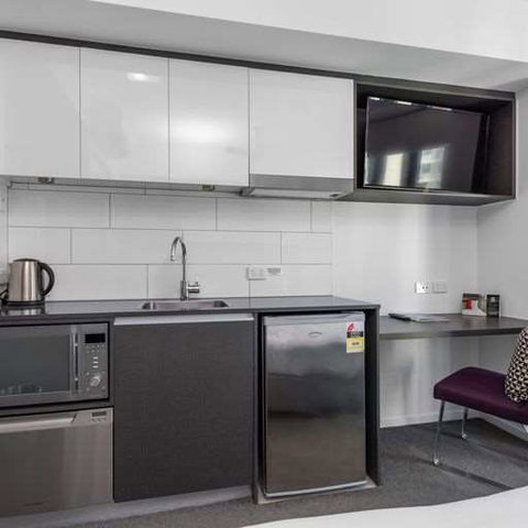 H on Mitchell Apartment Hotel - Accommodation Whitsundays 1