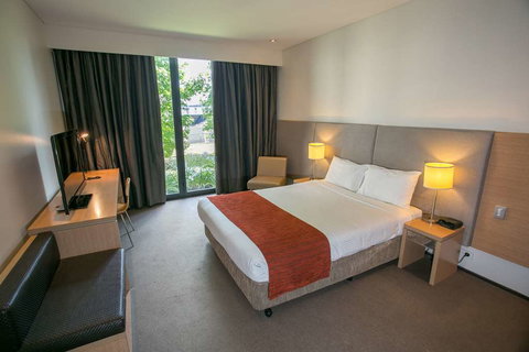 Alpha Hotel Eastern Creek - Accommodation Whitsundays 2