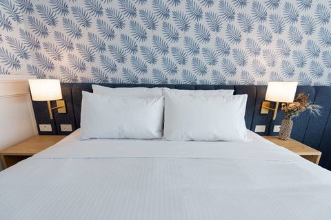 The Beachcomber Hotel & Resort - Accommodation Whitsundays 2