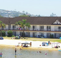 The Clan Lakeside Lodge - Accommodation Whitsundays