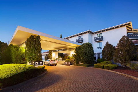 Ramada by Wyndham Diplomat Canberra - Accommodation Whitsundays 0