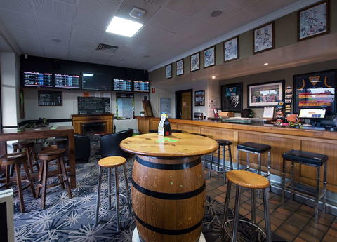 Nightcap Rose & Crown Hotel - Accommodation Whitsundays 2