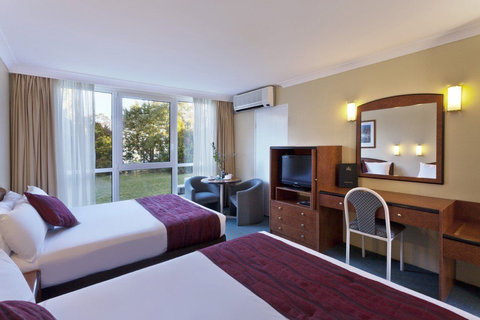 Alpine Motor Inn - Accommodation Whitsundays 2