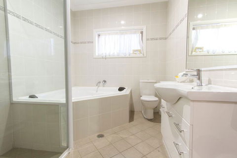 Harvest Lodge Motel - Accommodation Whitsundays 1