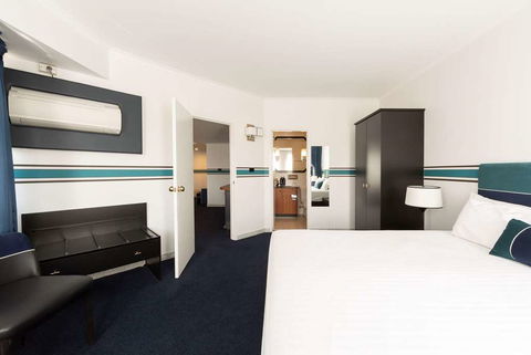 Ramada by Wyndham Diplomat Canberra - Accommodation Whitsundays 2