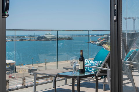 Astra Apartments Newcastle - Accommodation Whitsundays 15