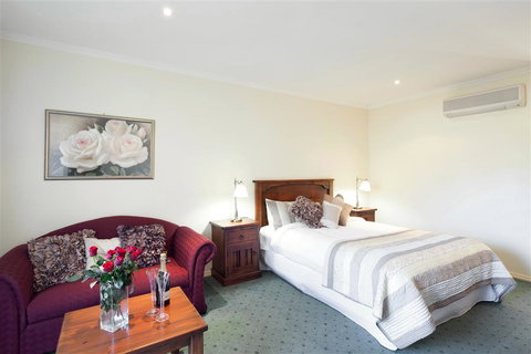 Best Western Crystal Inn - Accommodation Whitsundays 0