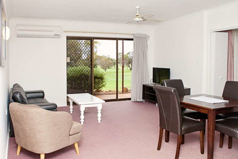 Comfort Inn & Suites Riverland - Accommodation Whitsundays 4