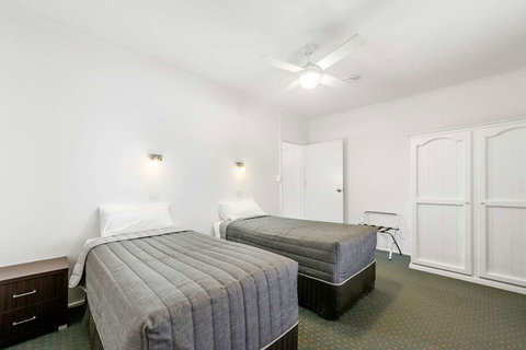 Comfort Inn & Suites Riverland - Accommodation Whitsundays 8