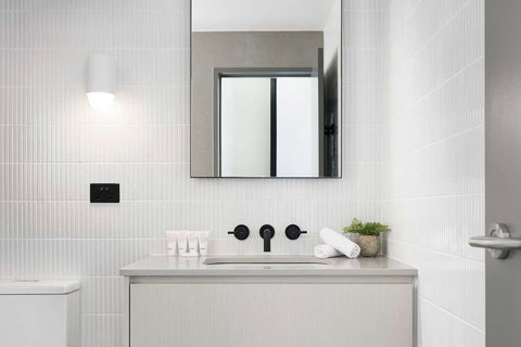 The Chen - Art Series - Accommodation Whitsundays 2