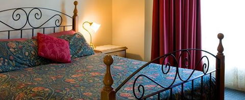 John Pirie Motor Inn - Accommodation Whitsundays 0