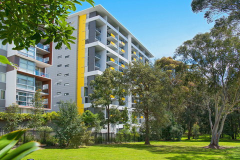Astra Apartments MacQuarie Park - Accommodation Whitsundays 0