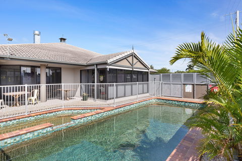The Stirling Hotel Rockhampton - Accommodation Whitsundays 1